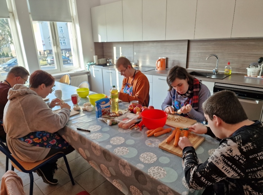Zajęcia kulinarne w Specjalnym Ośrodku Szkolno-Wychowawczym we Wschowie (FOTO)