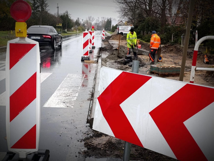 Jak idzie budowa ścieżki rowerowej w Nowej Wsi? Pierwszy odcinek już gotowy