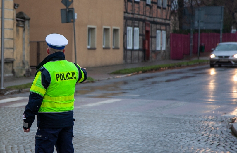 Blisko 60 kontroli drogowych i nastolatek z narkotykami