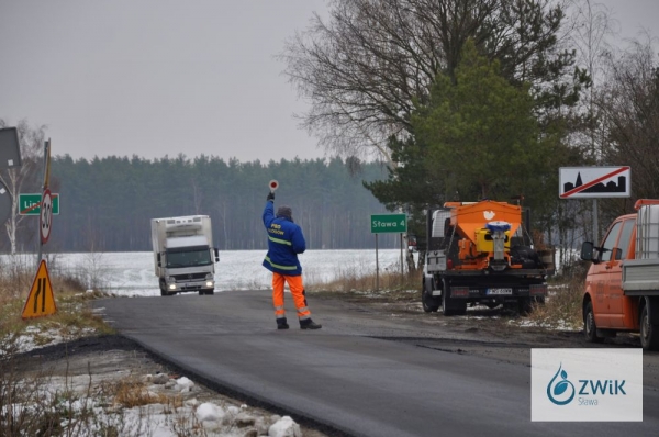 Nowy asfalt drogi powiatowej