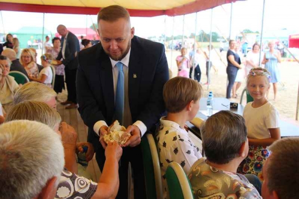 Fantastyczna, bezpieczna zabawa na Dożynkach Gminnych w Karowie