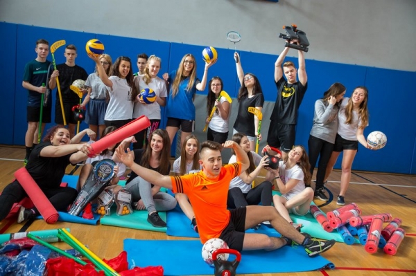 Uczniowie z Zana wygrali sprzęt sportowy w konkursie Marcina Gortata i… bardzo się cieszą