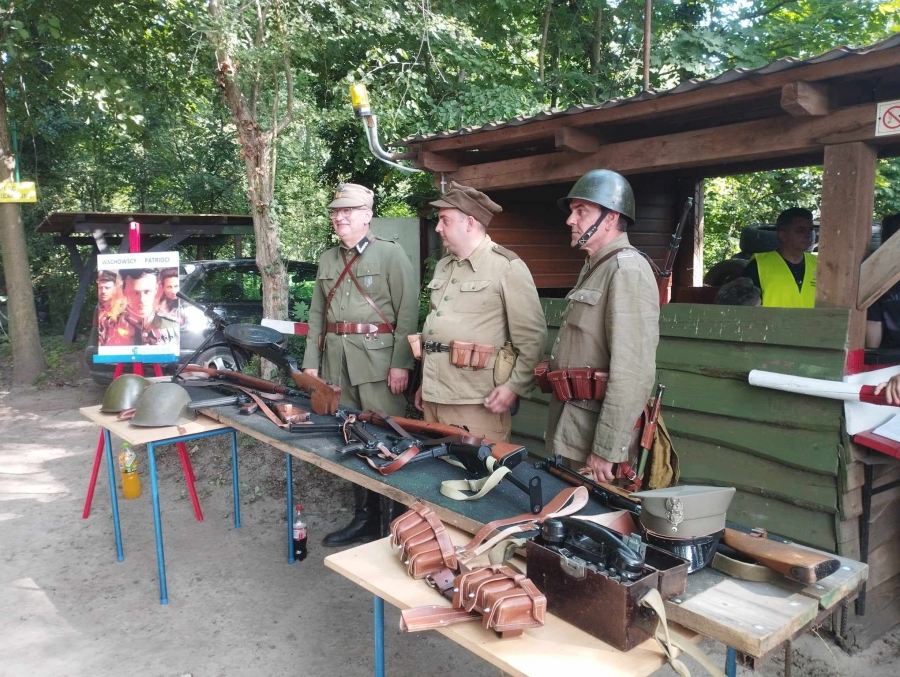 Patriotyzm szyty na miarę. Wschowscy rekonstruktorzy zbierają na mundury