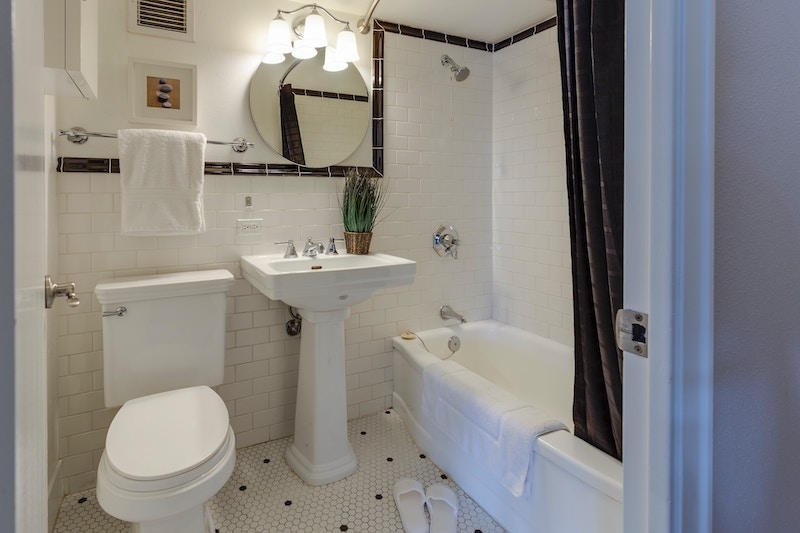 Funkcjonalna łazienka – wprowadź użytkowe usprawnienia do swojego wnętrza