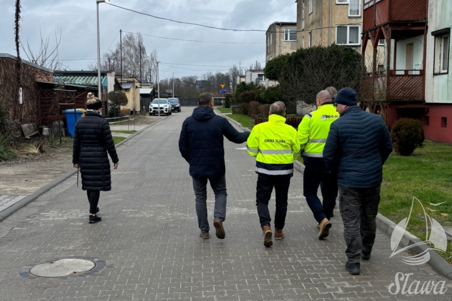 Utwardzona droga, kanalizacja deszczowa i nowe oświetlenie. Łącznik między ulicami gotowy