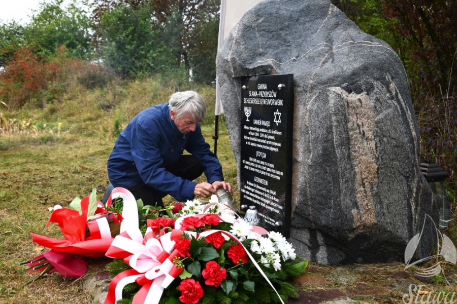 W Przybyszowie odsłonili tablicę upamiętniającą ofiary podobozu Schlesiersee II