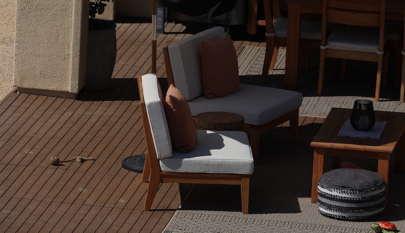 Krzesła na taras i balkon – zadbaj o wygodę na otwartej przestrzeni