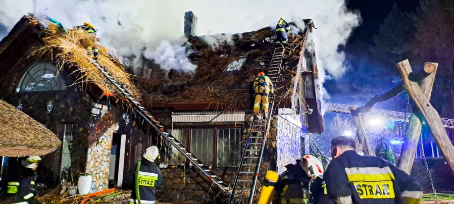 Pożar w  miejscowości Głuchów: wymagająca akcja strażaków trwała 8 godzin (FOTO)