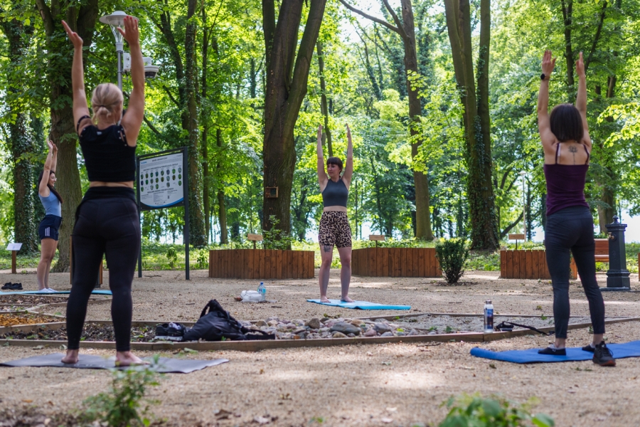 Pilates pod chmurką przez całe wakacje. Na zajęcia zapraszają Aneta Małucka i Aktywna Wschowa