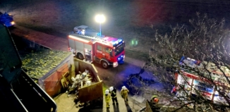 Pożar domu w Łęgoniu. Rodzina musiała się ewakuować (ZDJĘCIA)